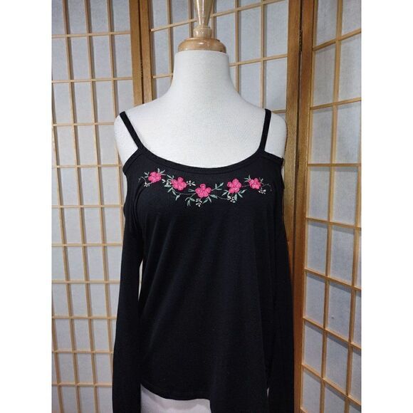 FloraâLgâCold ShoulderâEmbroideredâTop - Picture 16 of 16